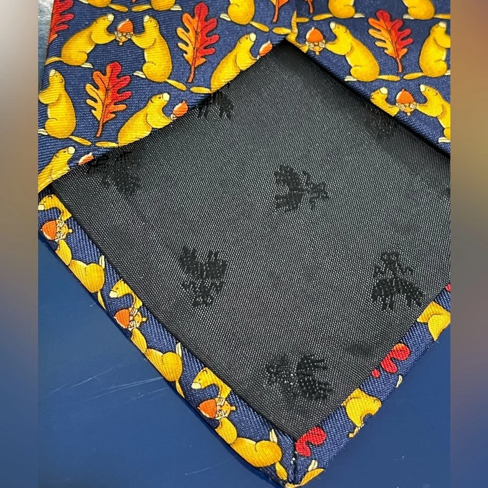 Brooks Brothers Squirrel Silk Acorn Fall Leaf Tie Mens Red Orange Yellow Blue